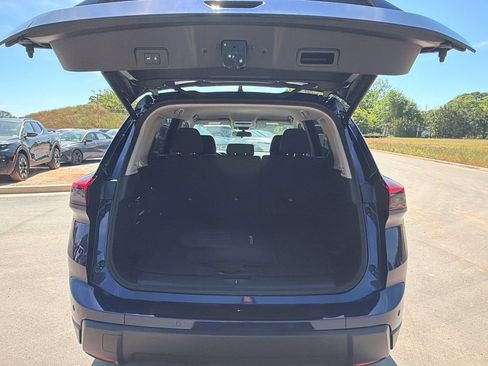 Used 2025 Nissan Rogue SV FWD image 18