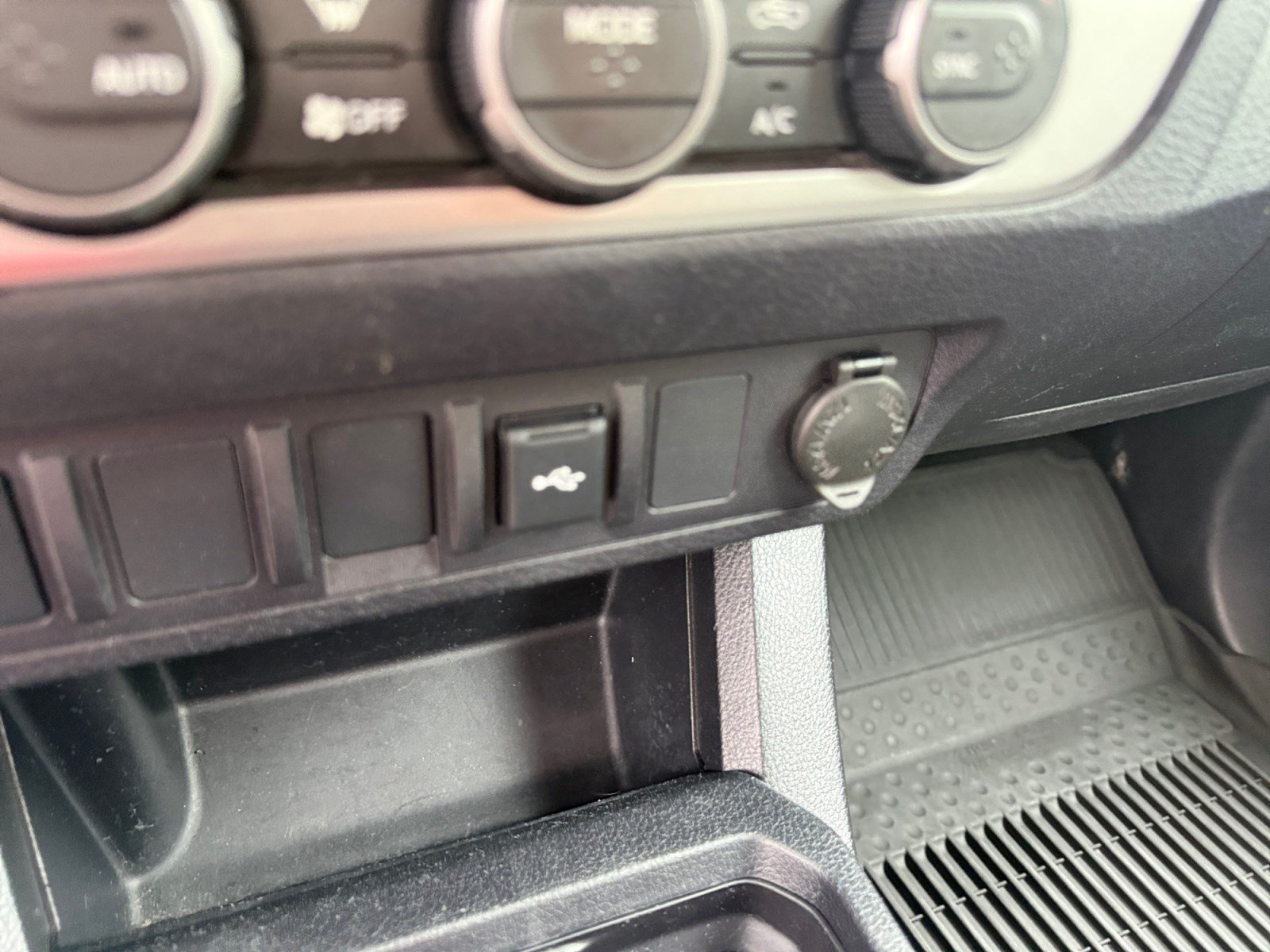 Used 2021 Toyota Tacoma SR AWD/4WD image 29