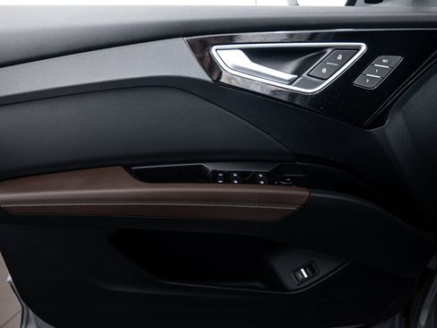 Used 2024 Audi Q4 e-tron Prestige image 11