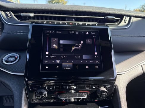 New 2025 Jeep Grand Cherokee Altitude AWD/4WD image 22
