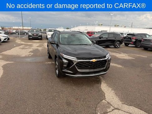 Used 2025 Chevrolet Trax LT FWD image 28