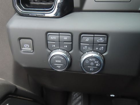 Used 2024 GMC Sierra 2500 AT4 AWD/4WD image 26