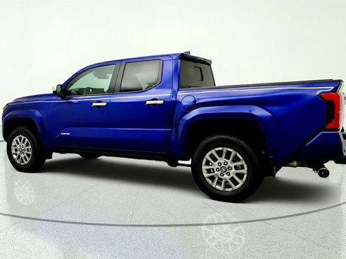 Used 2025 Toyota Tacoma Limited AWD/4WD image 7