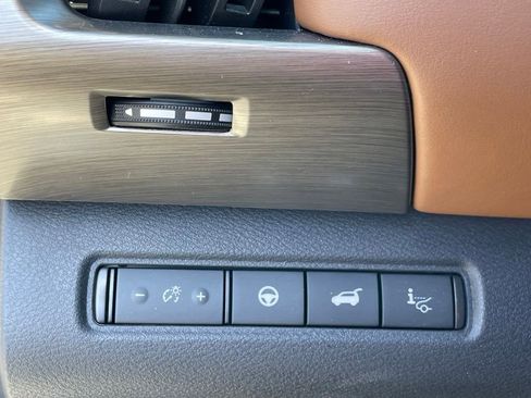 Certified 2023 Nissan Pathfinder Platinum w/ Black Appearance Package AWD/4WD image 17