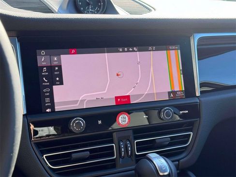 Certified 2026 Porsche Macan AWD/4WD image 27