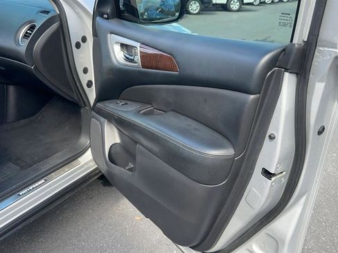 Used 2015 Nissan Pathfinder Platinum FWD image 19