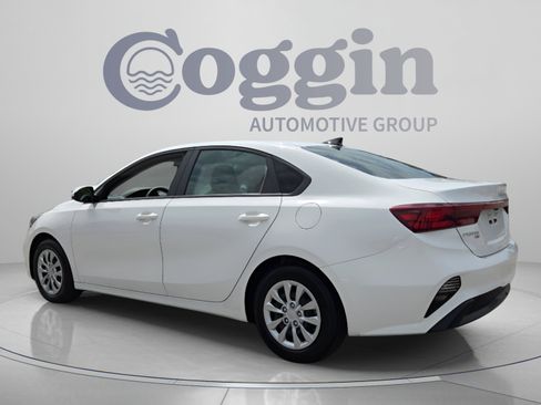 Used 2023 Kia Forte LX FWD image 3