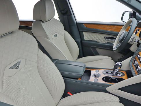 Certified 2023 Bentley Bentayga AWD/4WD image 31