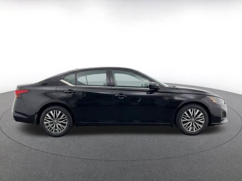 Used 2025 Nissan Altima 2.5 SV FWD image 10