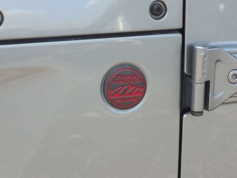 Used 2020 Jeep Gladiator Rubicon AWD/4WD image 13