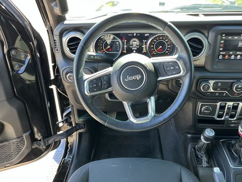 Used 2018 Jeep Wrangler Unlimited Sahara w/ LED Lighting Group AWD/4WD image 13
