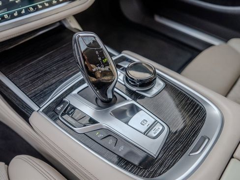 Used 2020 BMW 750i xDrive w/ Executive Package image 23