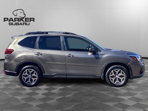 Used 2020 Subaru Forester Premium image 6