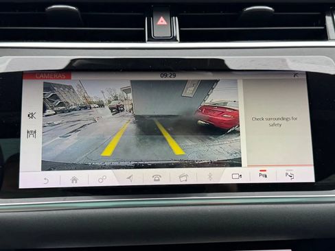 Used 2020 Land Rover Range Rover Evoque SE image 30