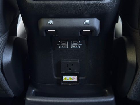 Used 2022 Jeep Wrangler Unlimited Rubicon 4xe w/ Cold Weather Group AWD/4WD image 39