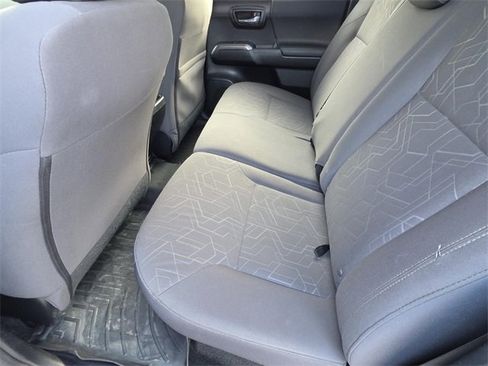 Used 2017 Toyota Tacoma TRD Off-Road image 9