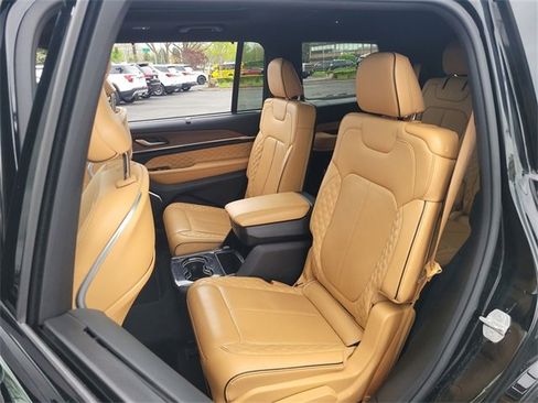 Used 2023 Jeep Grand Cherokee L Summit w/ Luxury Tech Group V image 25