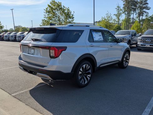 New 2026 Ford Explorer Platinum image 4