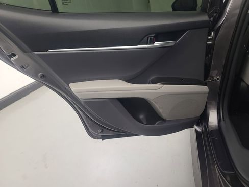 Used 2022 Toyota Camry SE w/ Cold Weather Package image 19