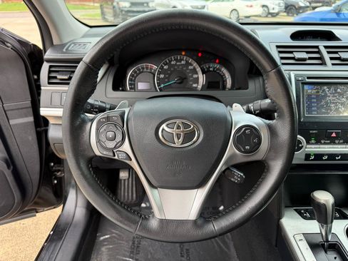 Used 2012 Toyota Camry SE FWD image 16