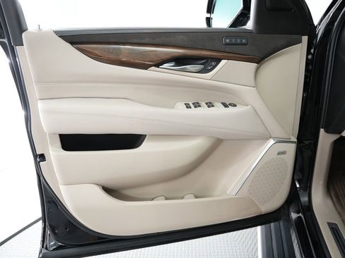Used 2018 Cadillac Escalade Premium Luxury RWD image 45