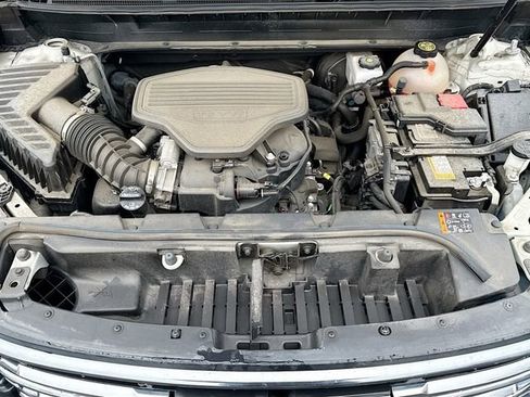 Used 2022 GMC Acadia AT4 w/ Technology Package AWD/4WD image 10