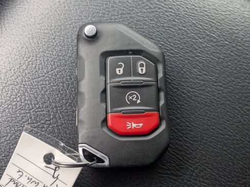 Used 2020 Jeep Gladiator Overland AWD/4WD image 35