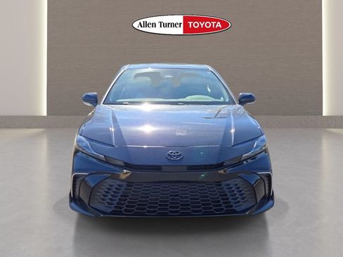 Used 2025 Toyota Camry SE w/ Convenience Package FWD image 4