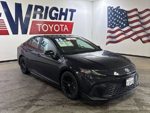 Certified 2025 Toyota Camry SE image 1