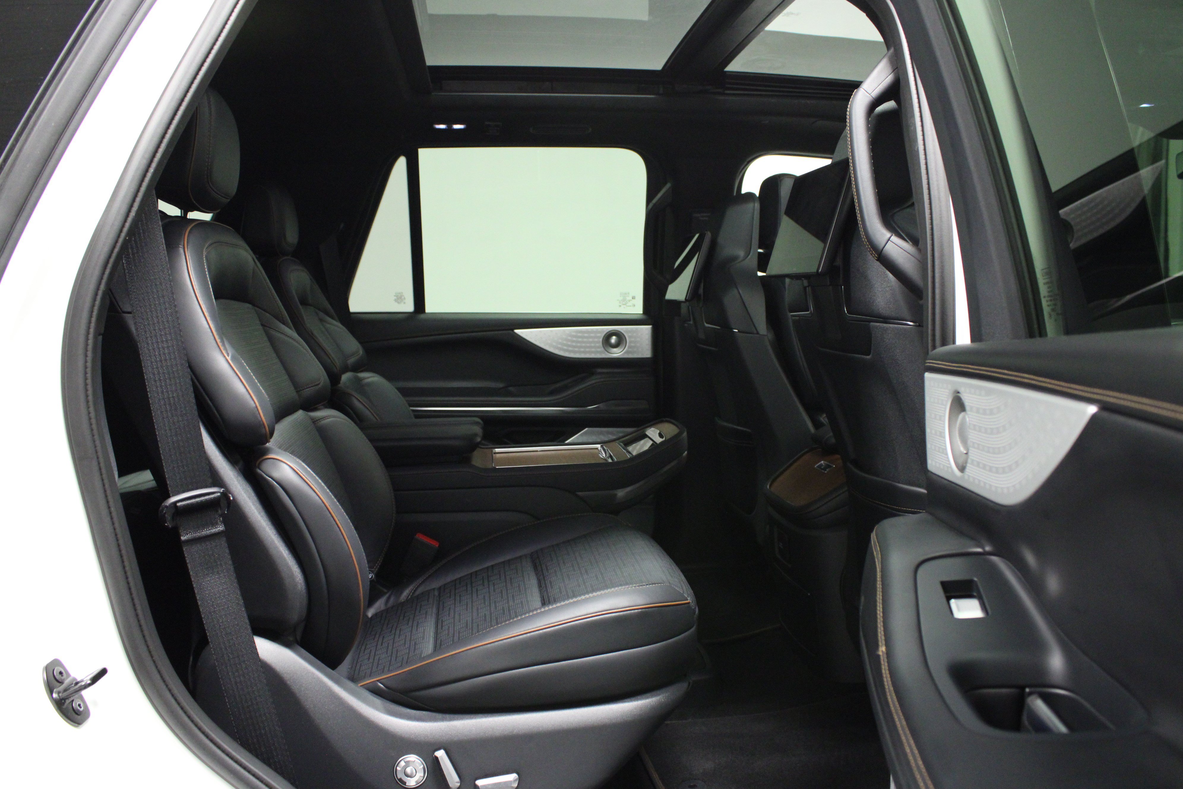 Used 2025 Lincoln Navigator Black Label AWD/4WD image 17
