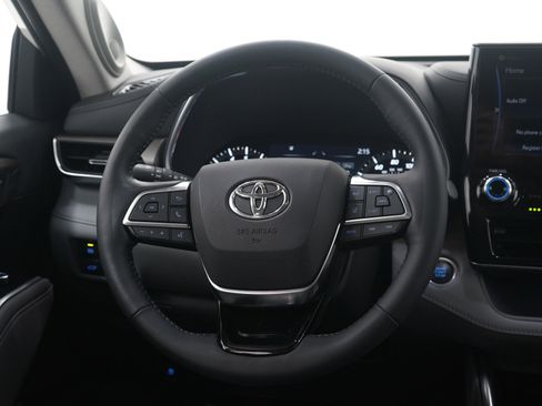 Used 2021 Toyota Highlander Limited image 19
