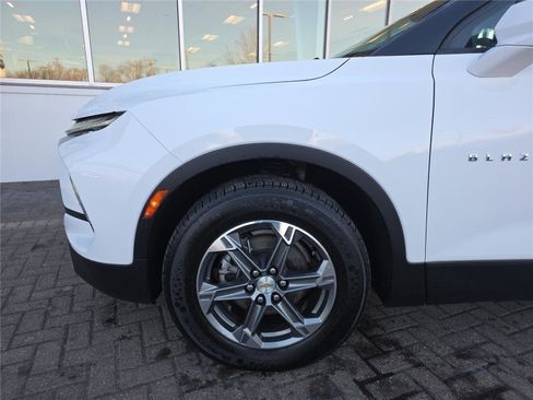 Used 2024 Chevrolet Blazer LT FWD image 9