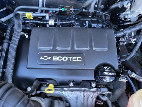 Used 2020 Chevrolet Trax LT w/ LT Convenience Package image 19