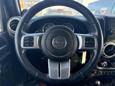 Used 2014 Jeep Wrangler Unlimited Rubicon image 10