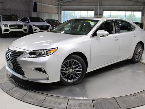 Used 2018 Lexus ES 350 w/ Premier Package FWD image 4