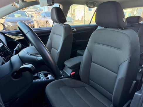 Used 2019 Volkswagen e-Golf SE image 18