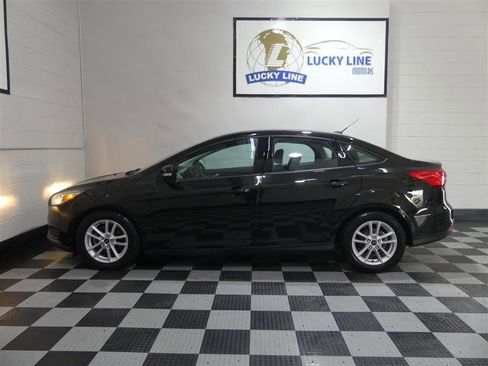 Used 2015 Ford Focus SE w/ SE Cold Weather Package image 7