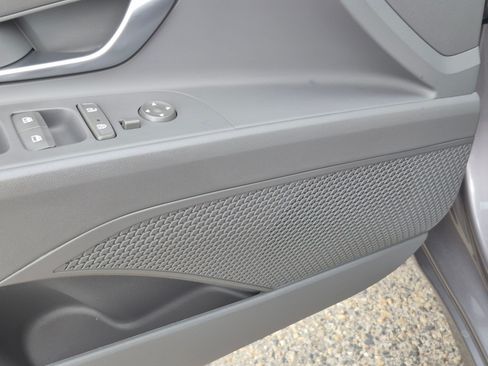 Used 2023 Hyundai Elantra SE FWD image 16