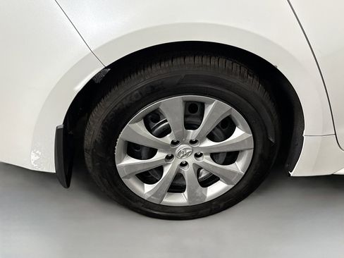 Used 2025 Toyota Corolla LE image 32