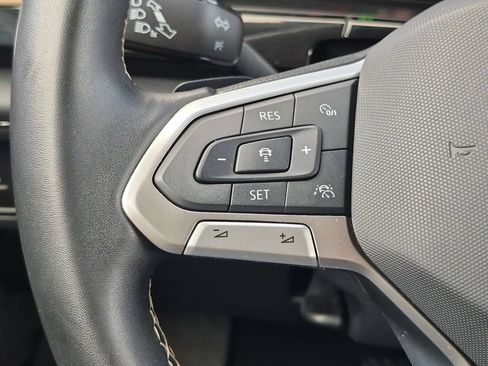 Used 2025 Volkswagen Atlas SE FWD image 19