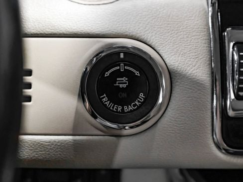 Used 2018 Lincoln Navigator Select w/ Technology Package image 28