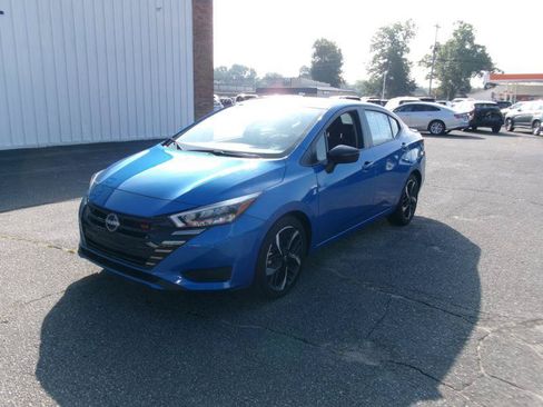 Used 2024 Nissan Versa SR FWD image 2