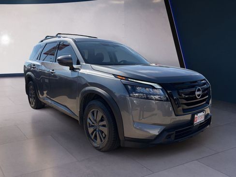 Used 2024 Nissan Pathfinder SV w/ Black Appearance Package image 7