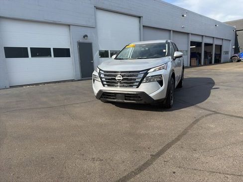 Used 2025 Nissan Rogue SV AWD/4WD image 20