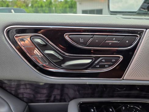 Used 2020 Lincoln Navigator Reserve w/ Luxury Package AWD/4WD image 31