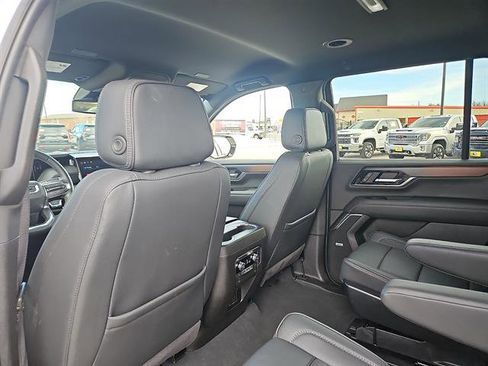 Used 2025 GMC Yukon Denali image 9