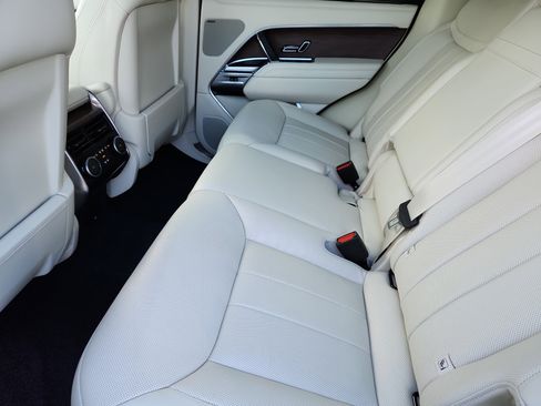 Used 2024 Land Rover Range Rover SE image 5