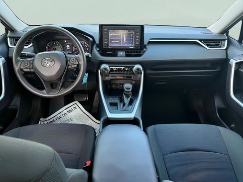 Used 2021 Toyota RAV4 LE image 9