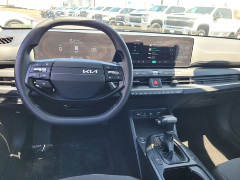 Used 2025 Kia K4 LXS FWD image 18
