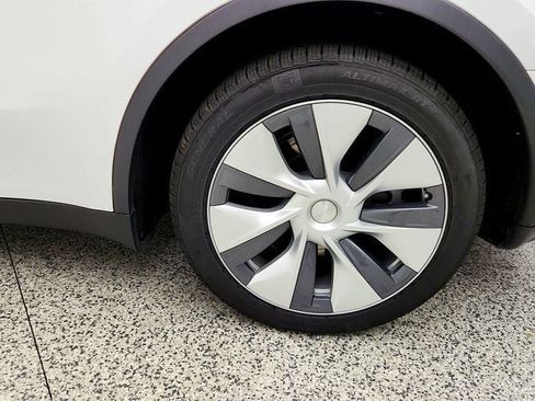 Used 2023 Tesla Model Y AWD image 9